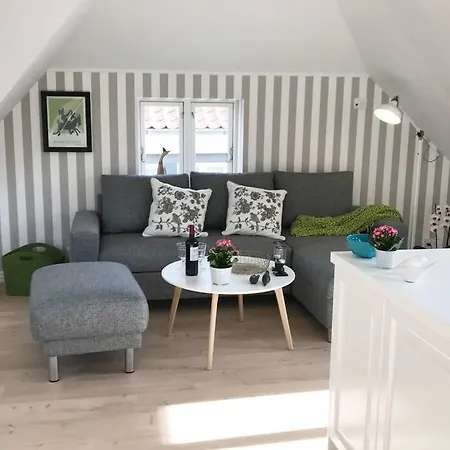 Nyt! Penthouselejlighed Nu Med Altan Og Havneudsigt * קרטמינדה